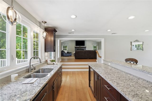 10 Stirling Drive, Glocester, RI 02857