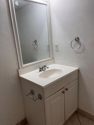 208 Wimbledon Lake Drive 208, Plantation, FL 33324