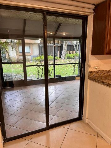 208 Wimbledon Lake Drive 208, Plantation, FL 33324
