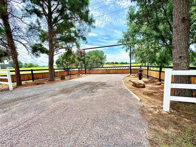 8690 E FM 922, Valley View, TX 76272