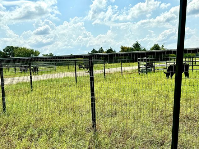 8690 E FM 922, Valley View, TX 76272