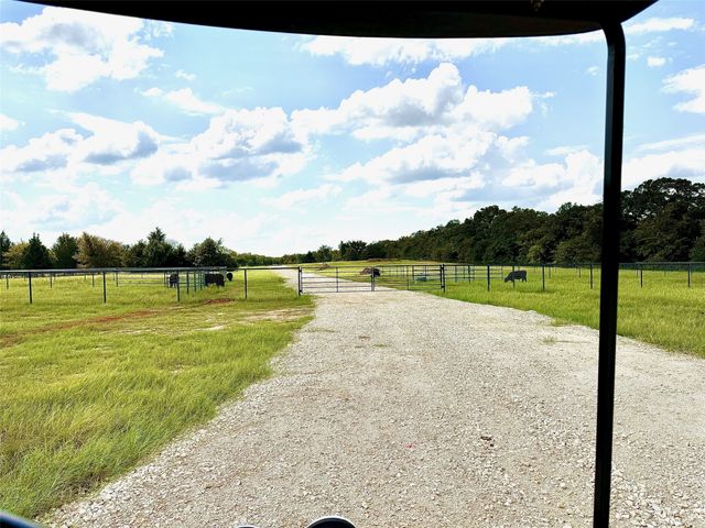 8690 E FM 922, Valley View, TX 76272