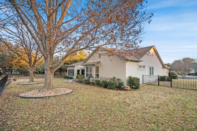 112 Lone Star DR, Georgetown, TX 78633