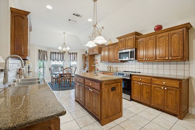 123 Crestridge Drive 11, Cedar Hill, TX 75104