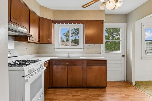2613 Willow Avenue, Woodridge, IL 60517