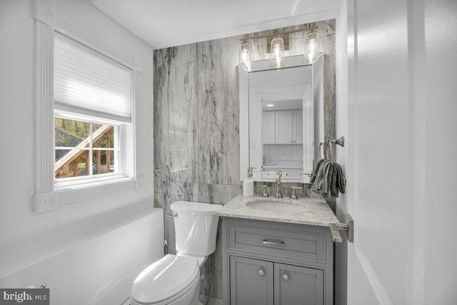 2 PIN OAK TRL, Medford, NJ 08055