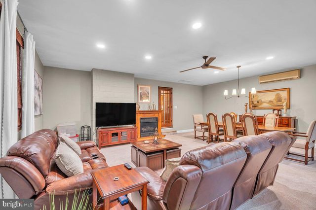 2 PIN OAK TRL, Medford, NJ 08055