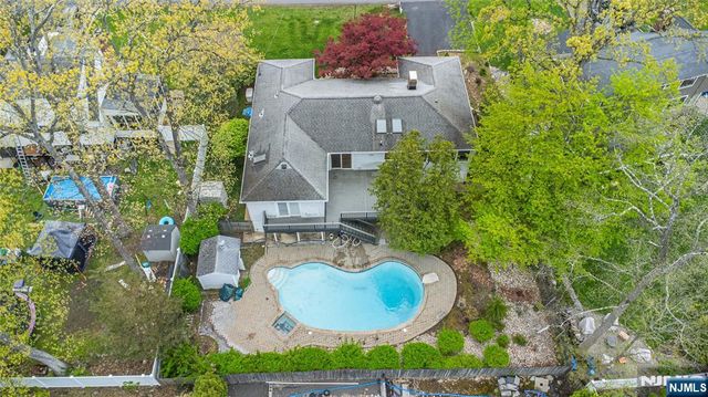 51 Chestnut Drive, Wayne, NJ 07470