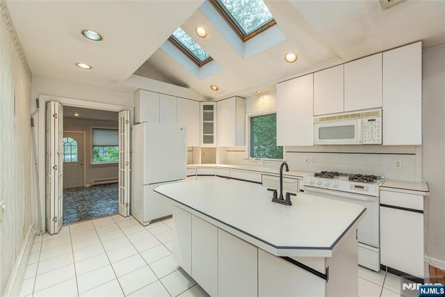 51 Chestnut Drive, Wayne, NJ 07470