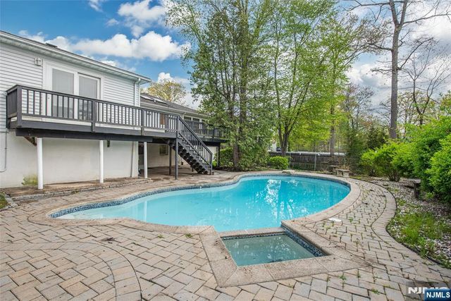 51 Chestnut Drive, Wayne, NJ 07470