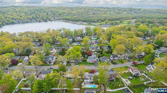 51 Chestnut Drive, Wayne, NJ 07470