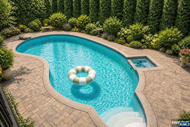 51 Chestnut Drive, Wayne, NJ 07470