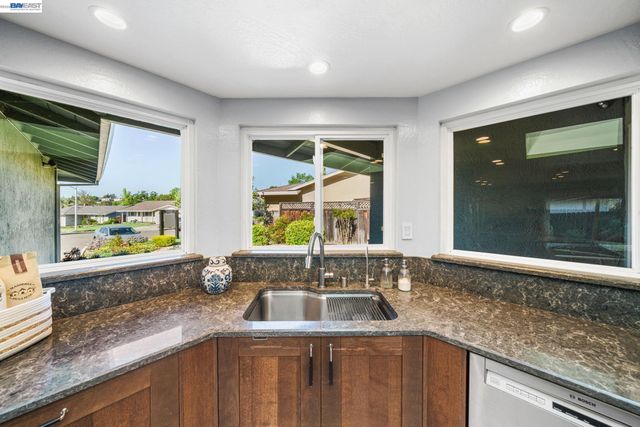 535 San Gabriel Ct, Pleasanton, CA 94566