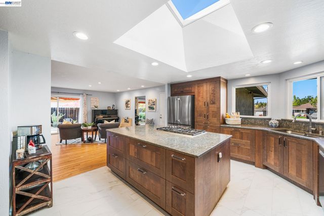 535 San Gabriel Ct, Pleasanton, CA 94566