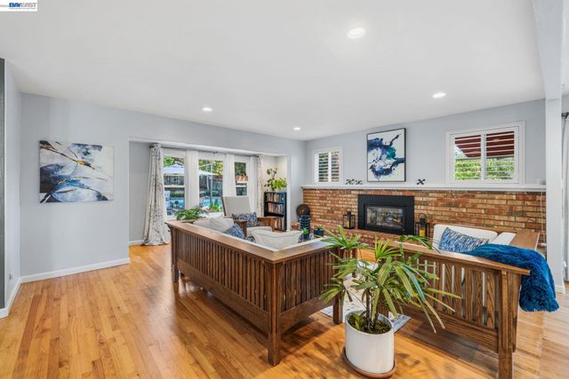 535 San Gabriel Ct, Pleasanton, CA 94566