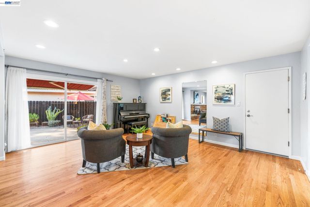 535 San Gabriel Ct, Pleasanton, CA 94566