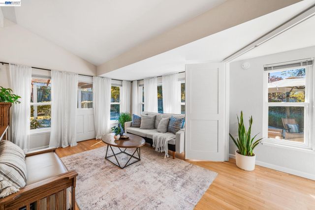 535 San Gabriel Ct, Pleasanton, CA 94566