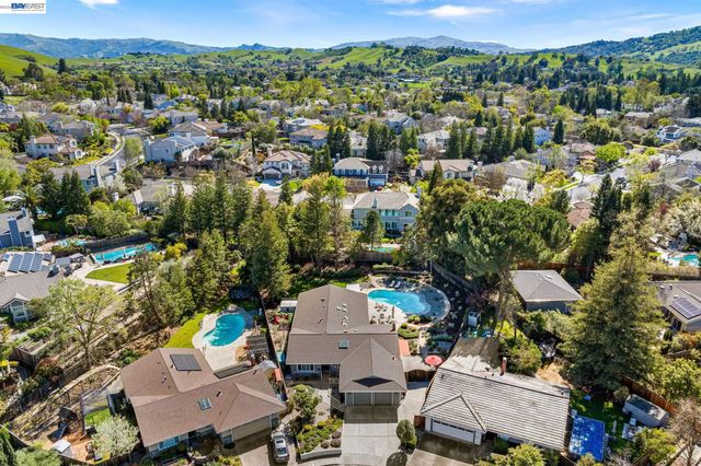 535 San Gabriel Ct, Pleasanton, CA 94566