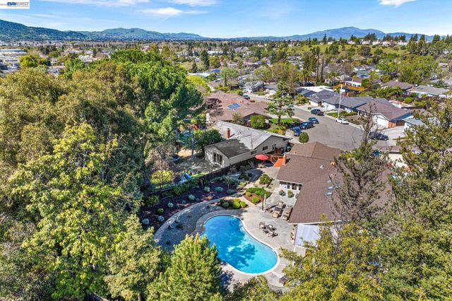 535 San Gabriel Ct, Pleasanton, CA 94566