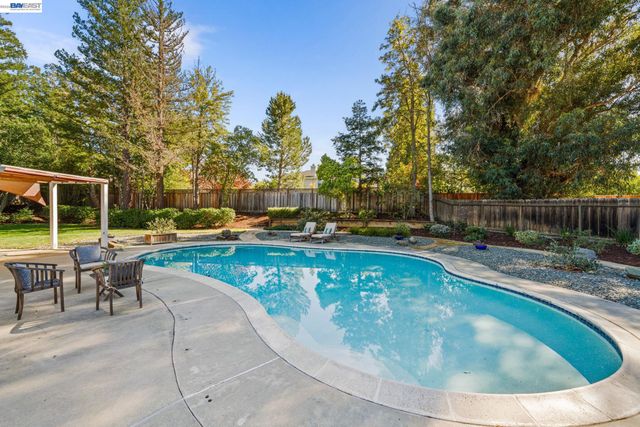 535 San Gabriel Ct, Pleasanton, CA 94566