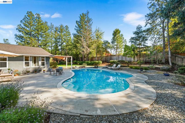 535 San Gabriel Ct, Pleasanton, CA 94566