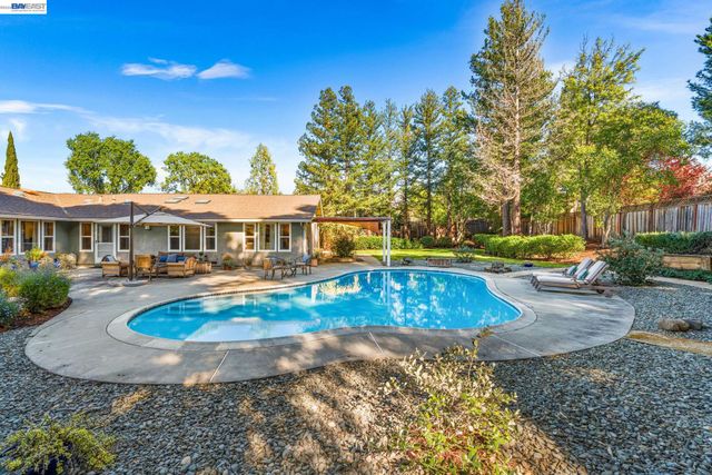 535 San Gabriel Ct, Pleasanton, CA 94566