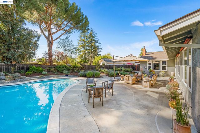 535 San Gabriel Ct, Pleasanton, CA 94566