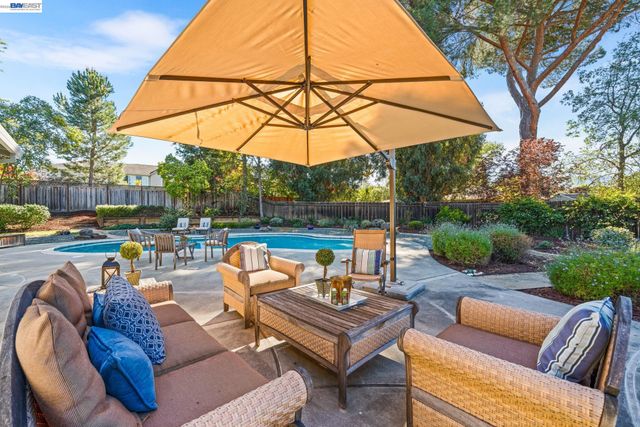 535 San Gabriel Ct, Pleasanton, CA 94566