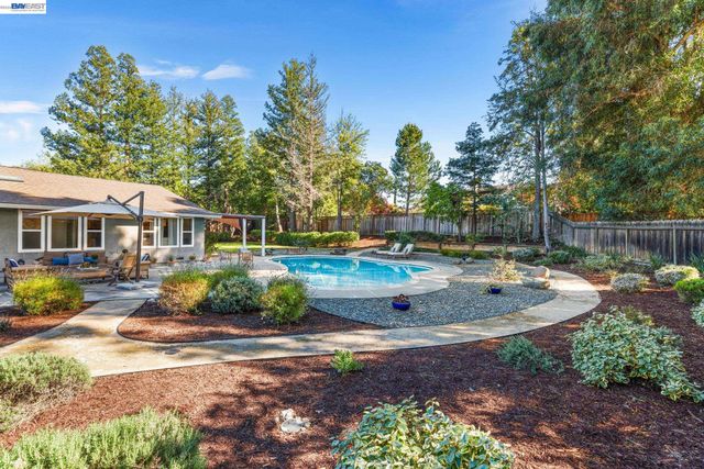 535 San Gabriel Ct, Pleasanton, CA 94566