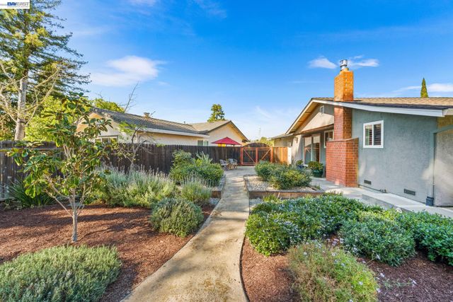535 San Gabriel Ct, Pleasanton, CA 94566