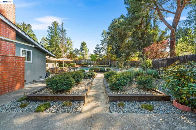 535 San Gabriel Ct, Pleasanton, CA 94566