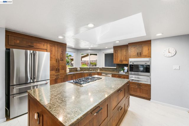 535 San Gabriel Ct, Pleasanton, CA 94566