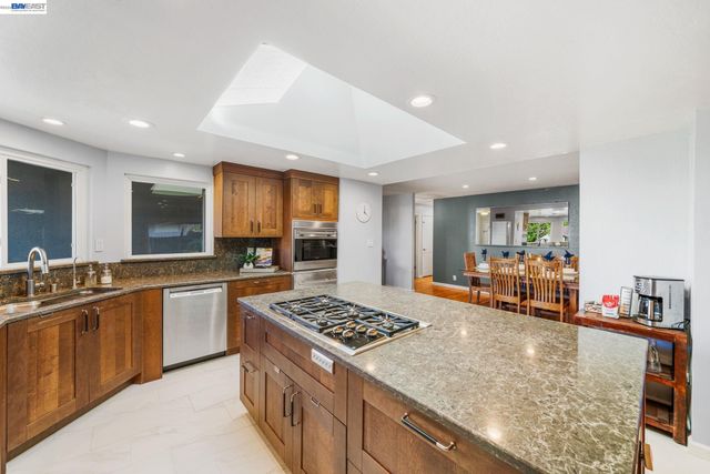 535 San Gabriel Ct, Pleasanton, CA 94566