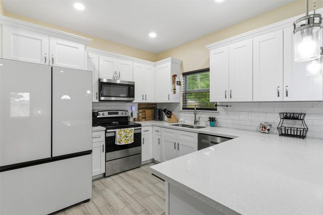 16529 Kingsbury Drive, Conroe, TX 77303