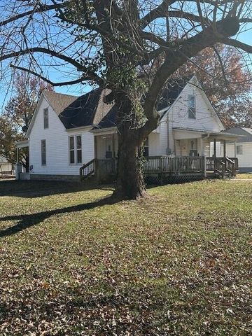 939 N Lynn Street, Nevada, MO 64772