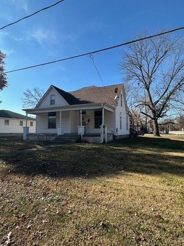 939 N Lynn Street, Nevada, MO 64772