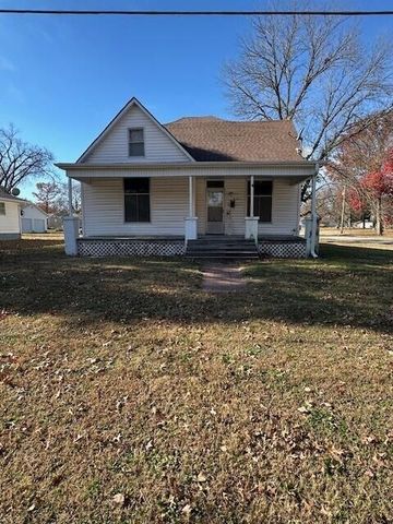 939 N Lynn Street, Nevada, MO 64772