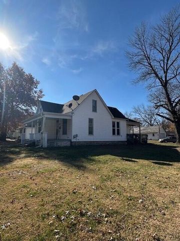 939 N Lynn Street, Nevada, MO 64772