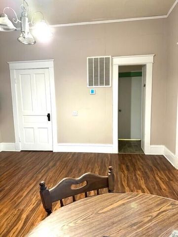 939 N Lynn Street, Nevada, MO 64772