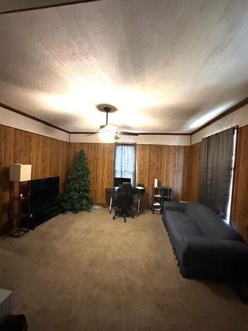 939 N Lynn Street, Nevada, MO 64772