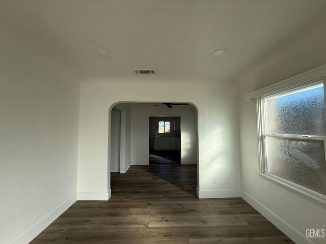 414 Woodrow Avenue, Bakersfield, CA 93308