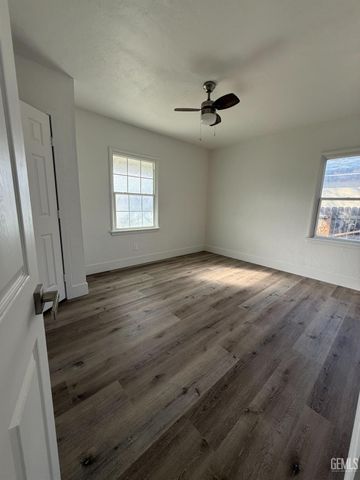 414 Woodrow Avenue, Bakersfield, CA 93308