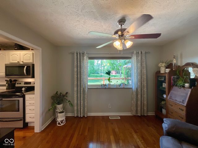 15830 E Lake Shore Drive N, Hope, IN 47246