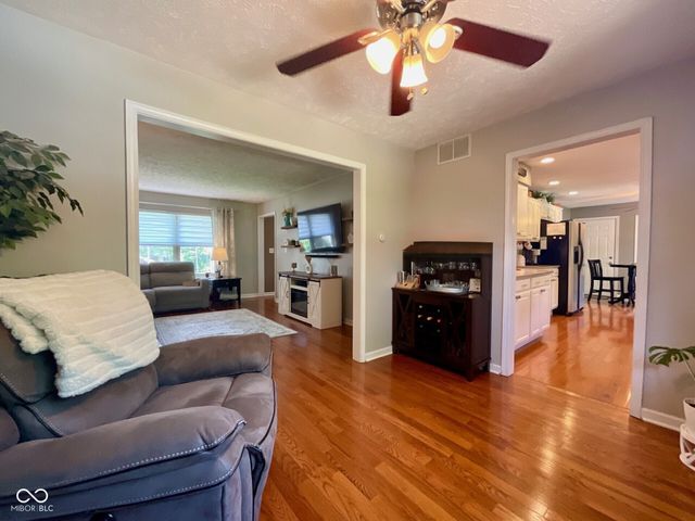 15830 E Lake Shore Drive N, Hope, IN 47246