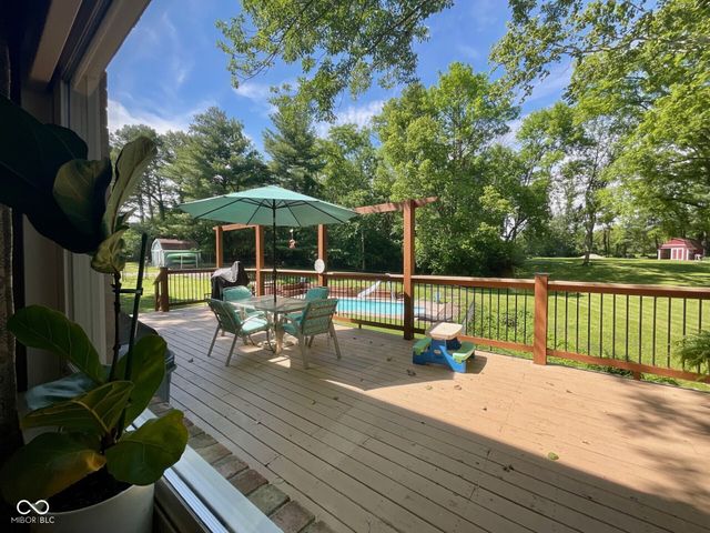 15830 E Lake Shore Drive N, Hope, IN 47246