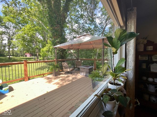 15830 E Lake Shore Drive N, Hope, IN 47246
