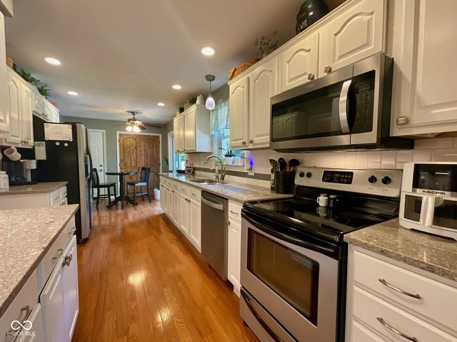 15830 E Lake Shore Drive N, Hope, IN 47246