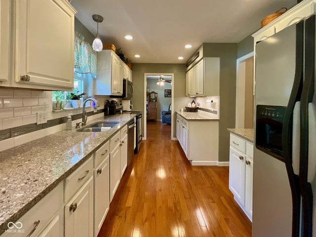 15830 E Lake Shore Drive N, Hope, IN 47246
