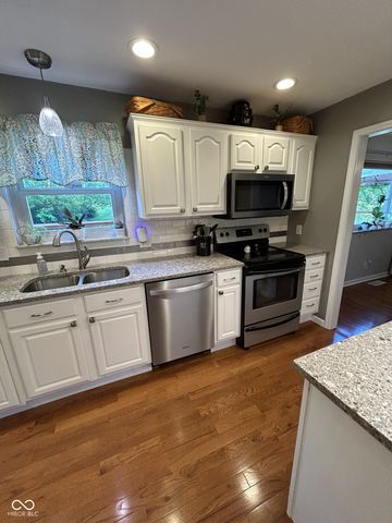 15830 E Lake Shore Drive N, Hope, IN 47246