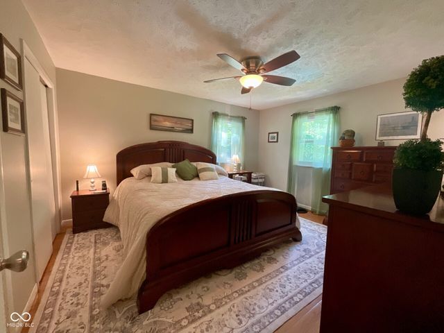 15830 E Lake Shore Drive N, Hope, IN 47246
